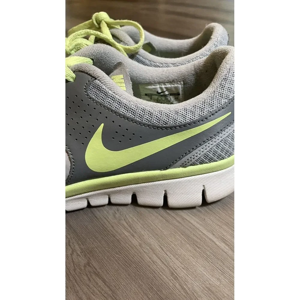 Nike‎ Womens Flex 512108-003 Gray Green Running Shoes Lace Up Low Top Size 9